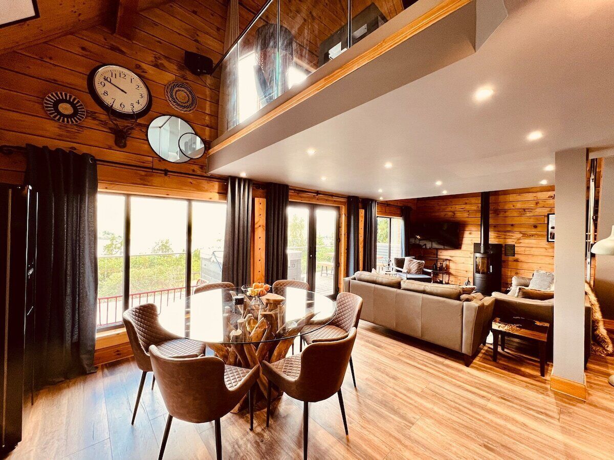 Luxury Cabin, Private Bathroom, Lake View (.) | Private kitchen | Full-size fridge, microwave, oven, stovetop