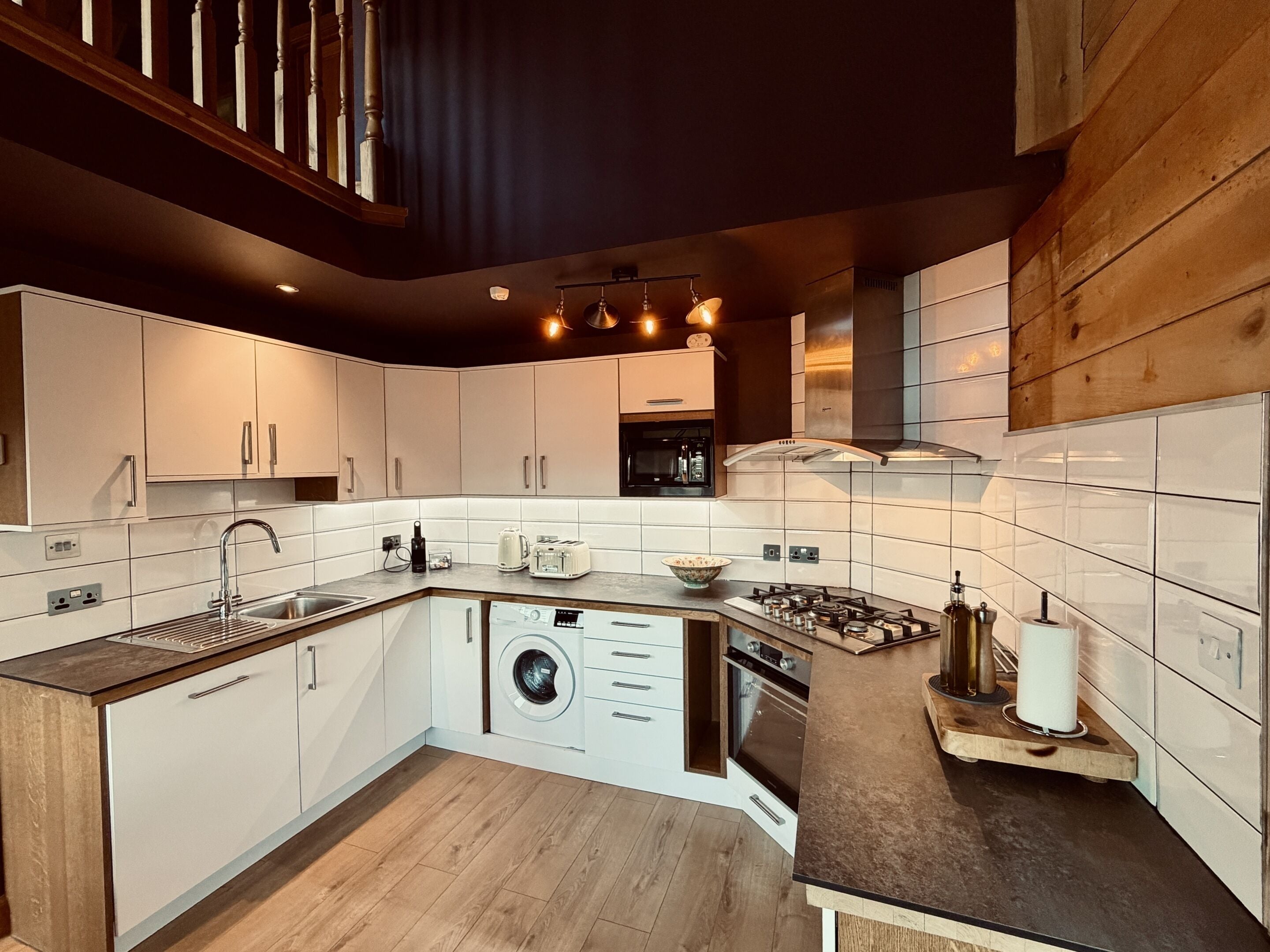 Cabaña de lujo, baño privado | Cocina privada | Refrigerador con congelador, microondas, horno y parrilla de estufa 