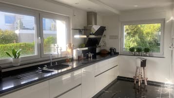 Mikrowelle, Ofen, Herdplatte, Geschirrspüler