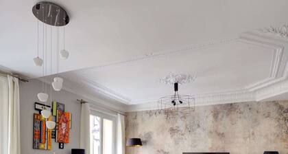 Golden Triangle 3BR - Steps from Montaigne