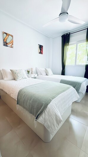 2 soverom, strykejern/-brett, reiseseng for barn og wi-fi (inkludert)