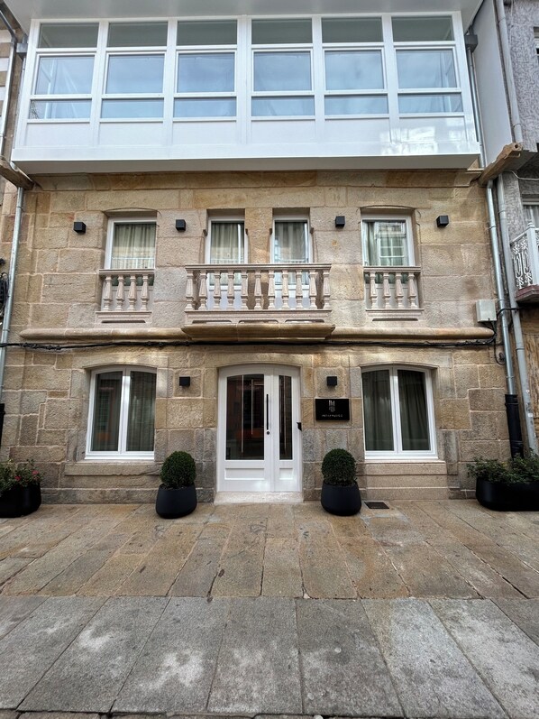 Front of property - INTRAMUROS Quiet Apartments (Muros)