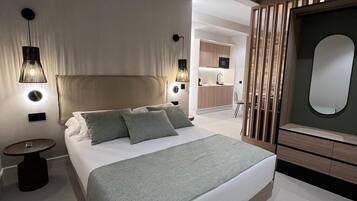 Superior Double Room, 1 Bedroom, City View | 1 bedroom, memory foam beds, laptop workspace, soundproofing