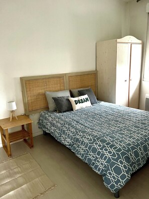 2 bedrooms - Large, well-located T3 with 2 bathrooms (Sens)