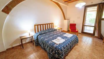 Comfort-Apartment, 1 Queen-Bett und Schlafsofa, Terrasse | Verdunkelungsvorhänge, kostenloses WLAN, Bettwäsche