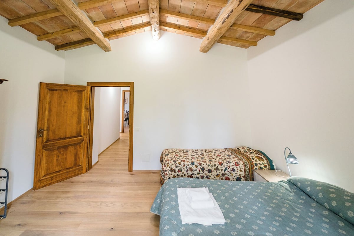 Superior appartement, 2 slaapkamers, uitzicht op de binnenplaats | Verduisterende gordijnen, gratis wifi, beddengoed