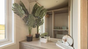 A bathroom with a wooden vanity, a large mirror, and potted plants. - Host Stay Riverwood Ashdown Retreat (Pickering)