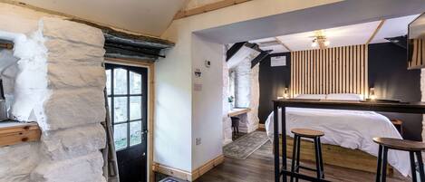 Apartment | 1 bedroom, desk