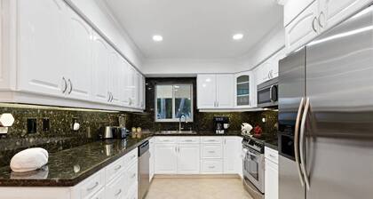 Walking From the Beach 3Br Villa