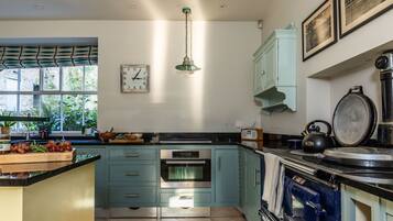 House | 7 bilik tidur