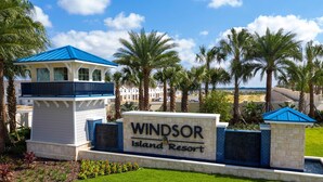 A sign for Windsor Island Resort with a pool area and palm trees. - 111 Amazing Townhouse For Your Family a Relaxing Vacation (Davenport)