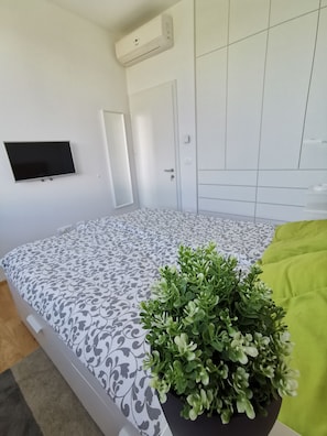 Comfort Apartment, 2 Bedrooms, City View | Free WiFi - Apartments Egis Koper (Koper)