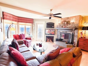 TV, fireplace - 3BR Slopeside Solitude Condominium at Okemo Mountain (Ludlow)