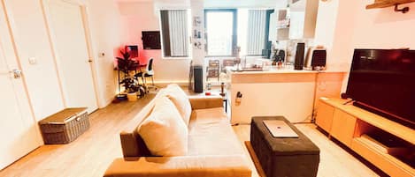 Televisión, videojuegos, estéreo y oficina