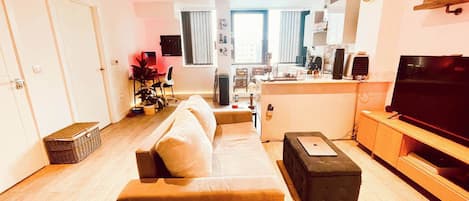 Télévision, jeux vidéo, chaßne hi-fi, espaces bureaux