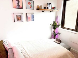1 chambre, fer et planche à repasser, Wi-Fi, draps fournis
