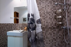 Hair dryer, towels