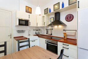 Réfrigérateur, four, cafetière/bouilloire