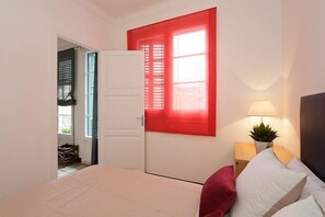 2 chambres, fer et planche à repasser, Wi-Fi, draps fournis