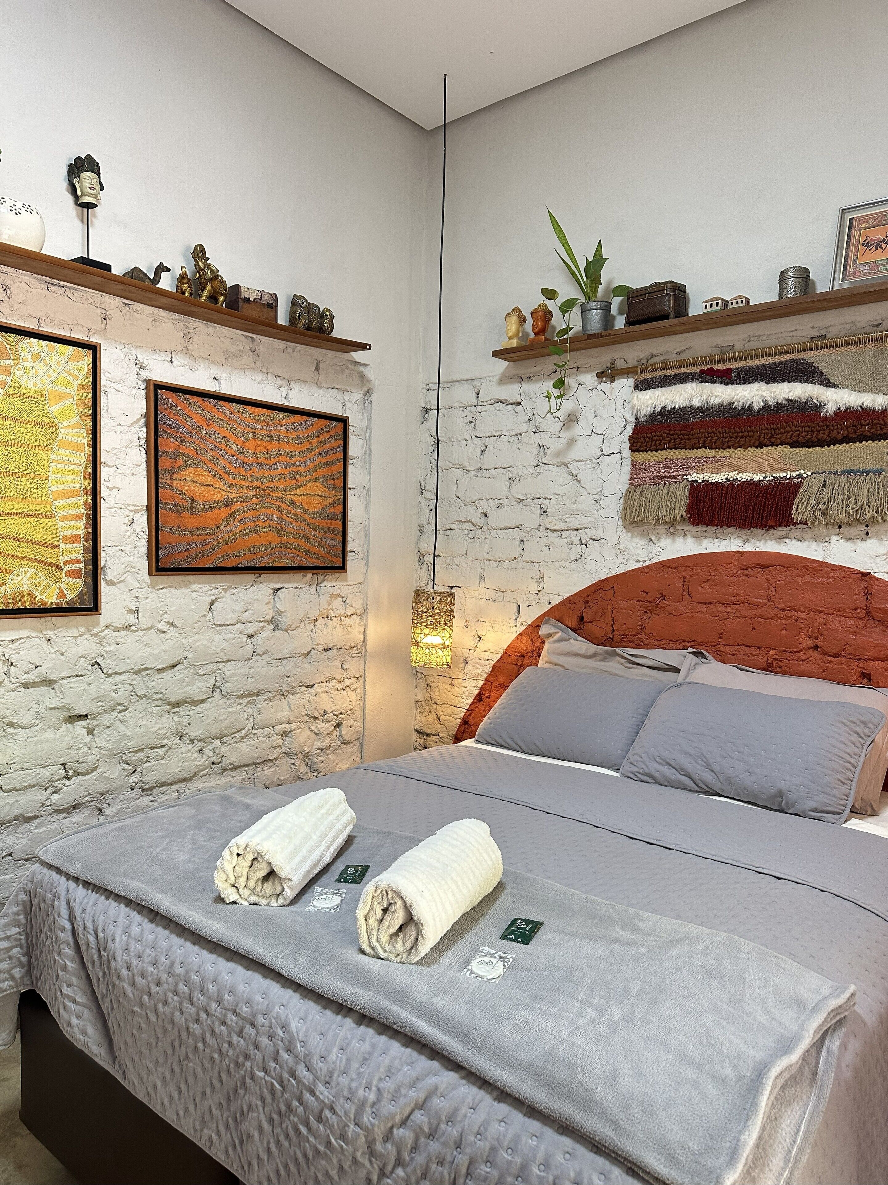 CALOPSITA | 高級寝具、客室ごとに異なるインテリア、WiFi (無料)、ベッドシーツ