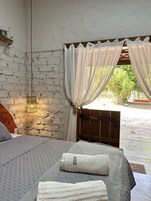 CALOPSITA | Premium bedding, individually furnished, free WiFi, bed sheets