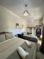Ropa de cama de alta calidad, muebles diferentes y wifi gratis 