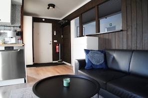 Cabin, 1 Bedroom, Garden View | Interior