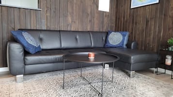 Cabin, 1 Bedroom, Garden View | Living room