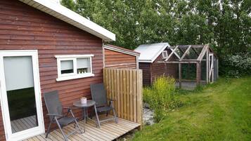 Cabin, 1 Bedroom, Garden View | Outdoor dining