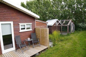 Cabin, 1 Bedroom, Garden View | Outdoor dining