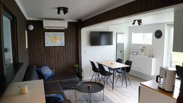 Cabin, 1 Bedroom, Garden View | Interior
