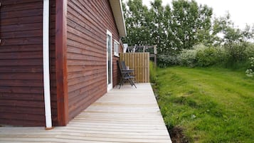 Cabin, 1 Bedroom, Garden View | Terrace/patio
