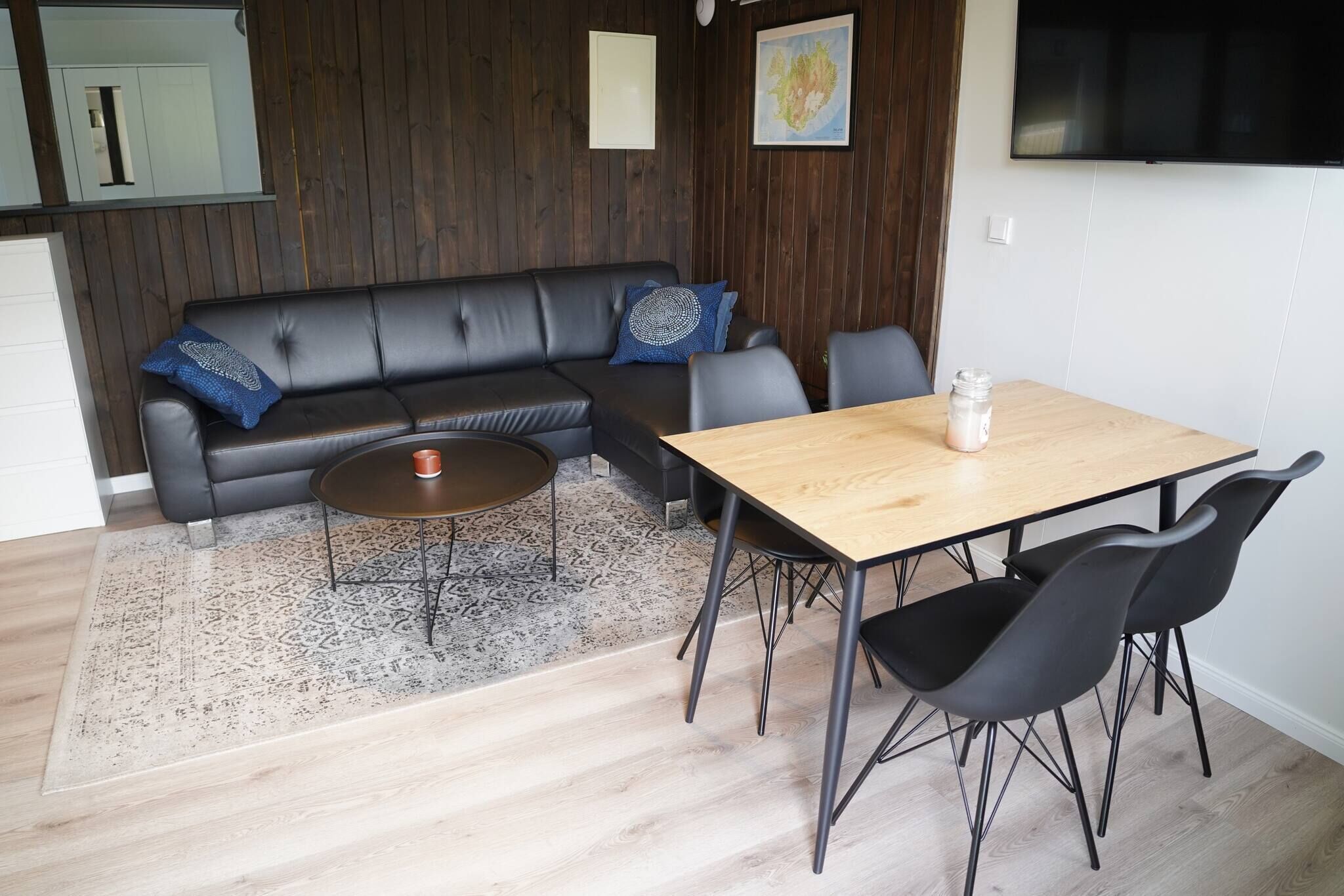 Cabin, 1 Bedroom, Garden View | Dining