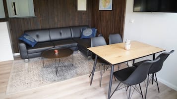 Cabin, 1 Bedroom, Garden View | Dining