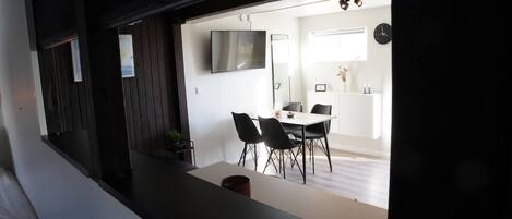 Chalet rustique, 1 chambre, vue sur le jardin | Restauration