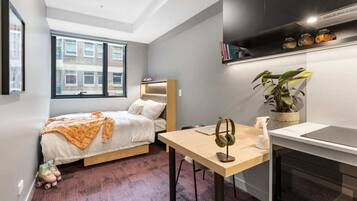 Studio, 1 Double Bed, Non Smoking | Blackout drapes, iron/ironing board, free WiFi