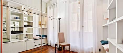 Apartment | 1 bedroom, iron/ironing board