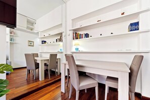 Apartment | Dining - Centro Piazza San Marco 1 Bright & Central Apar (Milan)