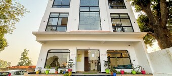 Raghuveer Sadan, Near Ram Mandir - 10 Min Walk