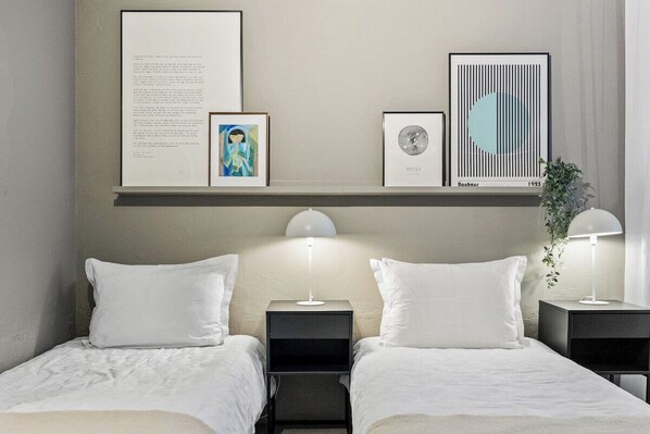 1 chambre, fer et planche à repasser, lit de bébé portatif, Wi-Fi