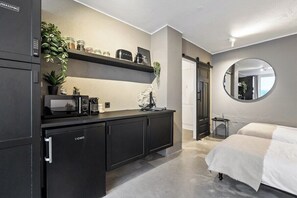 1 bedroom, iron/ironing board, travel cot, WiFi