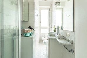 Apartment | Bathroom