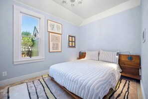 2 bedrooms, iron/ironing board, WiFi, bed sheets - Aldrich House - PG Charmer! Walk to Lovers Point! (Pacific Grove)