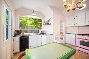 Fridge, microwave, oven, stovetop - Aldrich House - PG Charmer! Walk to Lovers Point! (Pacific Grove)