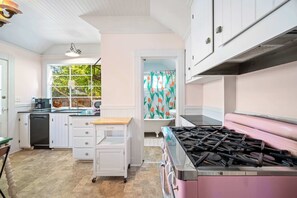 Fridge, microwave, oven, stovetop - Aldrich House - PG Charmer! Walk to Lovers Point! (Pacific Grove)