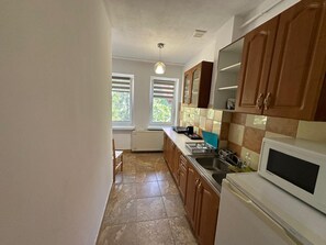 Suite monolocale familiare, 2 camere da letto, vista collina | Cucina privata