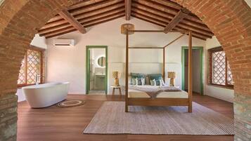 7 slaapkamers, een bureau, een strijkplank/strijkijzer, internet