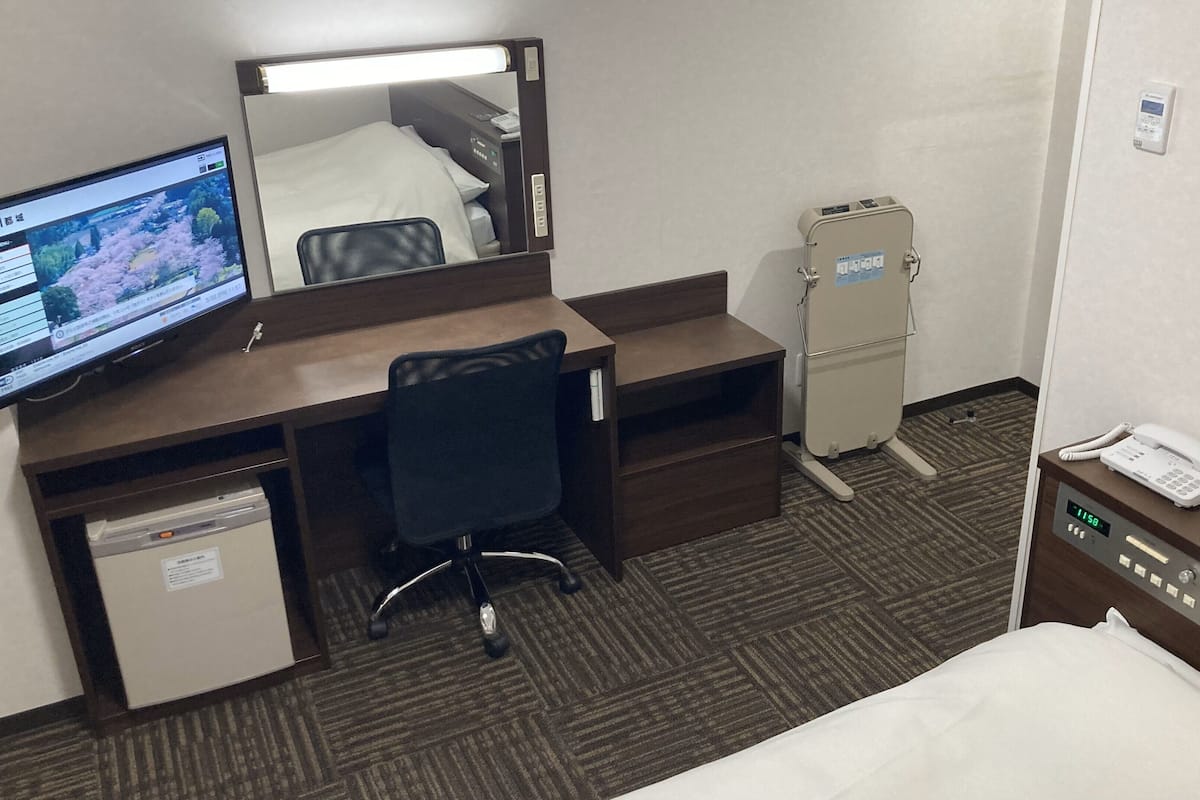 Desk, free WiFi