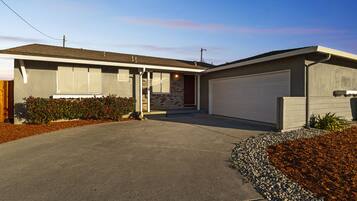 House, 3 Bedrooms | Exterior