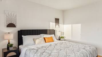 House, 3 Bedrooms | 3 bilik tidur, meja, ruang kerja komputer riba, Wi-fi percuma